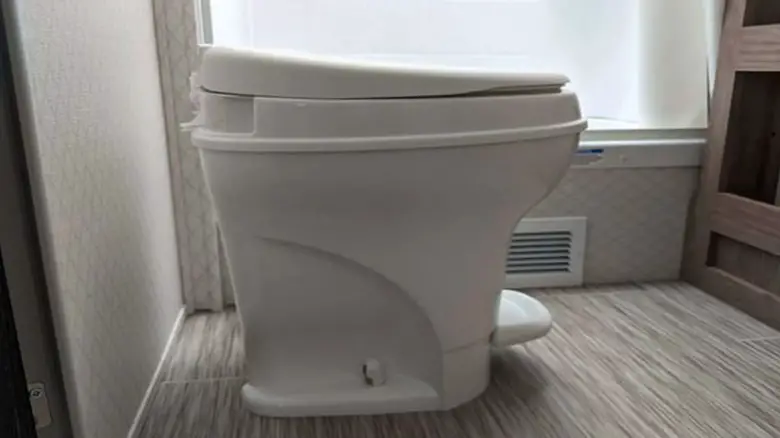 RV Toilet Seal Not Holding Water Easy Fix! 