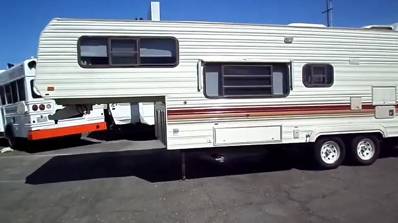 How to Move a 5th Wheel Camper Without a Hitch