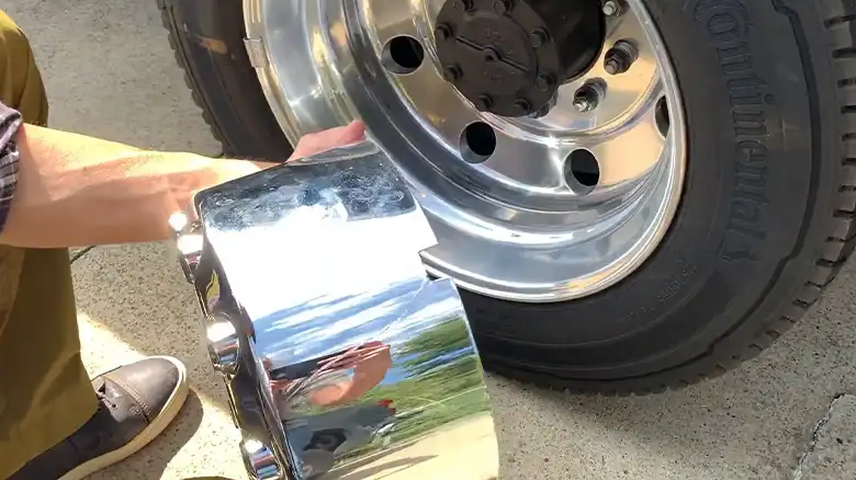 How to Remove RV Hubcaps